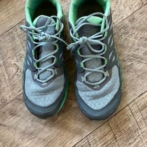 WOMEN'S LA SPORTIVA LYCAN RUNNING/ WALKING SHOE 10